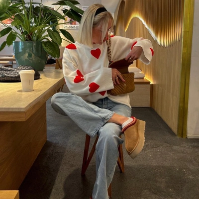 Sweet Heart Embroidery Round Neck Long Sleeve Pullover Sweater 01