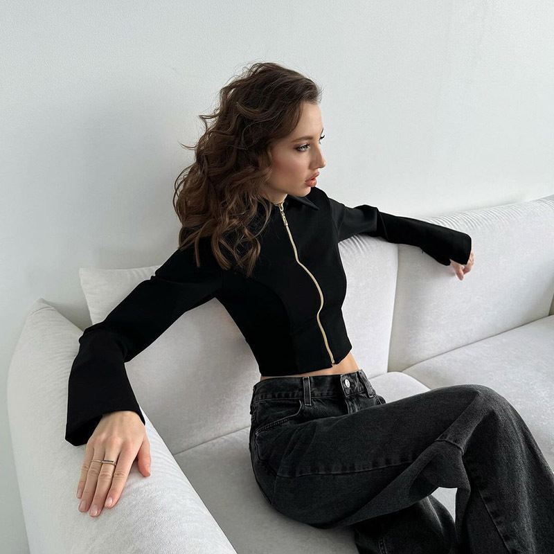 American Girlie Style Long Sleeve Zip-Up Crop Top with Open Back – Sexy and Slimming