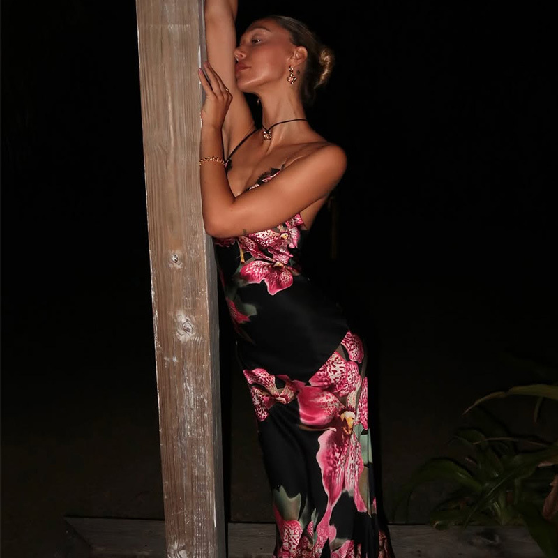 Elegant V-Neck Spaghetti Strap Slimming Long Dress with Vintage Print – Royal Palace Style Formal Gown