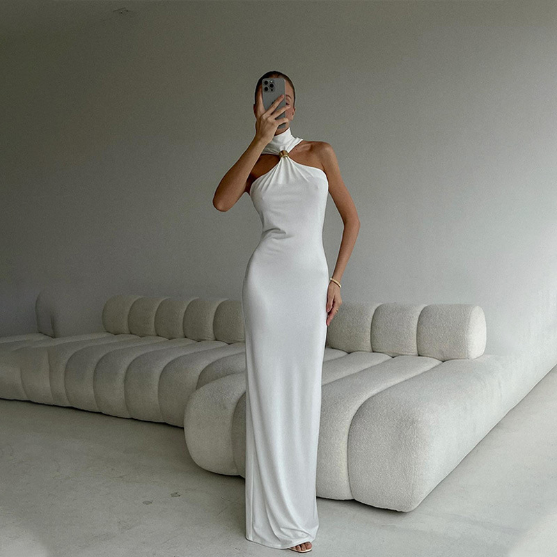 Elegant A-Line Floor-Length Halter Neck Backless Solid Color Evening Gown – Sophisticated & Glamorous Dress for Wedding, Gala & Red Carpet