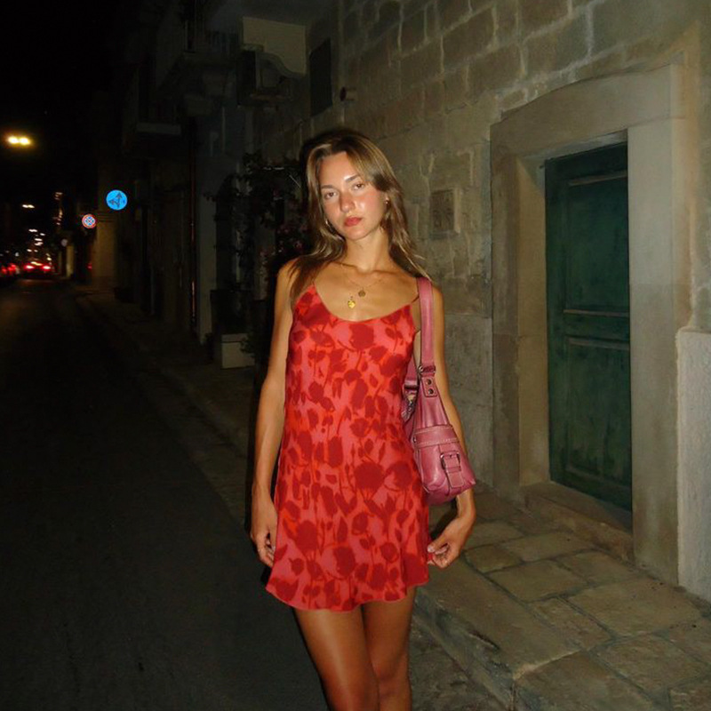 Sexy V-Neck Printed Red Halter Mini Dress – Hot Girl Vacation Style for Beach, Pool Party & Summer Travel