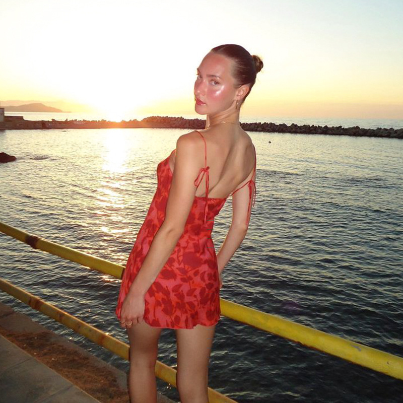 Sexy V-Neck Printed Red Halter Mini Dress – Hot Girl Vacation Style for Beach, Pool Party & Summer Travel