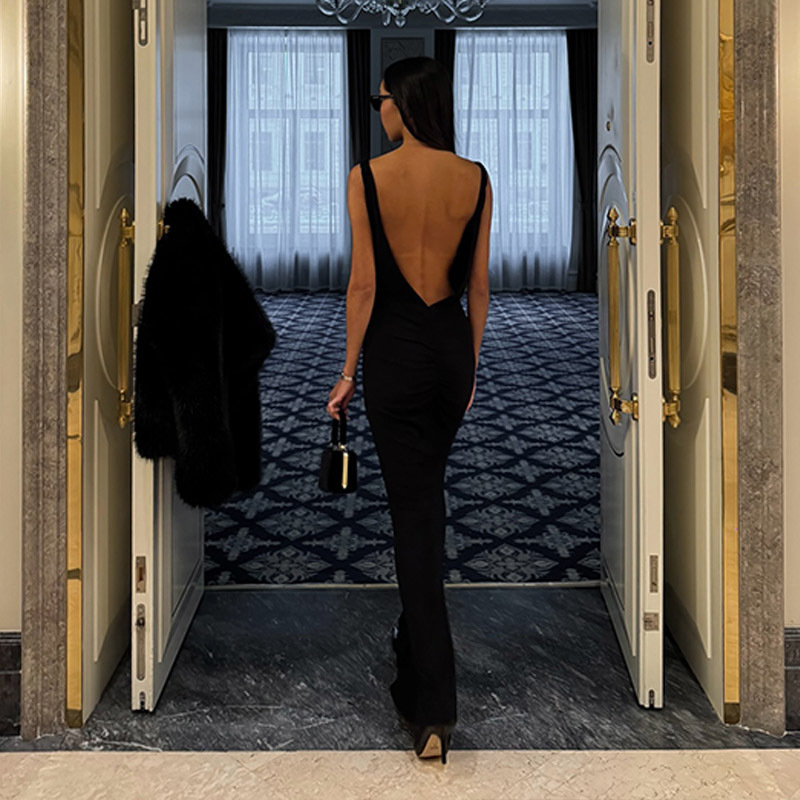 Sexy Deep V-Neck Halter Backless Fitted Slimming Long Dress – Elegant Mermaid Bodycon Gown for Wedding, Gala & Red Carpet