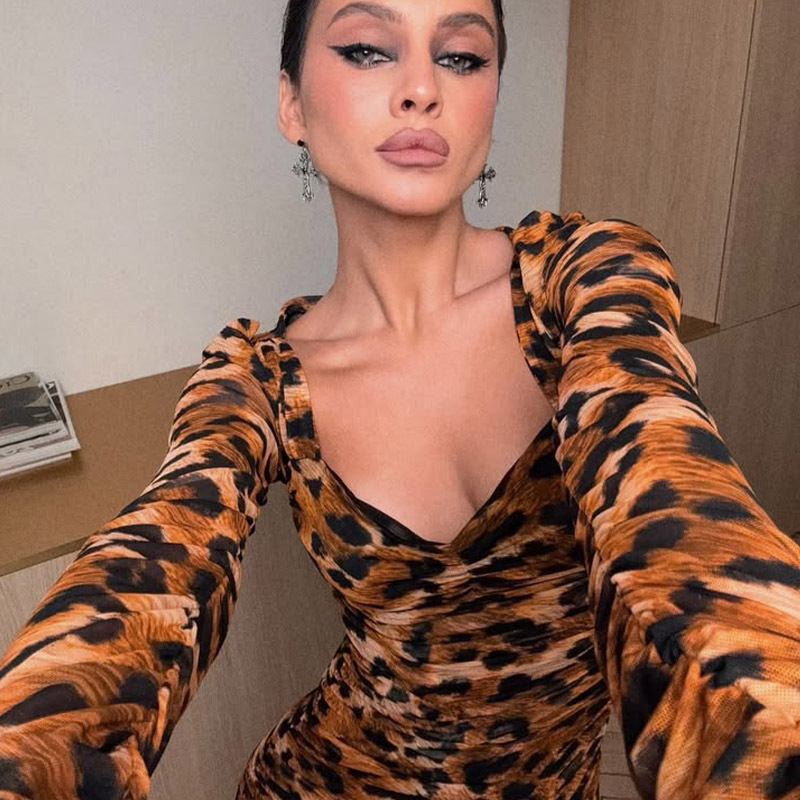 French-Chic Square Neck Leopard Print Bodycon Mini Dress – Sexy Fit-and-Flare Skirt for Party & Street Style