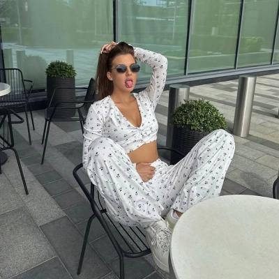 Minimalist Floral Ribbed Crop Top & Long Pant Set – Women's Lounge & Casual Two-Piece Pajama Outfit 02