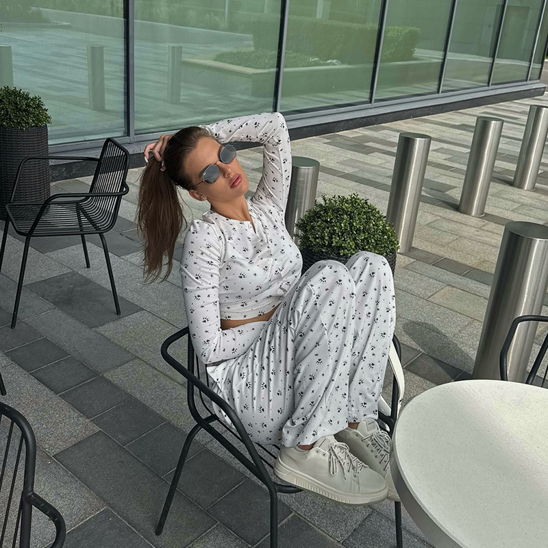 Minimalist Floral Ribbed Crop Top & Long Pant Set – Women's Lounge & Casual Two-Piece Pajama Outfit