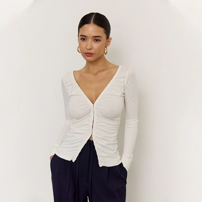 Solid Color Elegant V-Neck Fitted Tee – Professional Workwear Top for Women 01