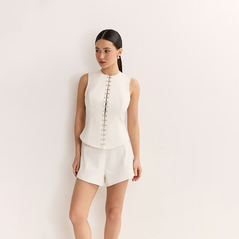 Round Neck Sleeveless Button-Up Vest Top – Minimalist Eastern-Inspired Solid Color Tunic for Women