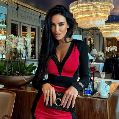 Elegant Red V-Back Solid Color Bodycon Dress – Sleeveless Evening Gown for Women 02