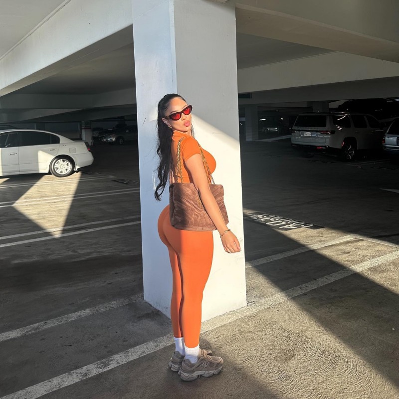 Solid Color Round Neck Short Sleeve Tee & Fitted High-Waisted Pants Set – Casual 2-Piece Outfit for Women