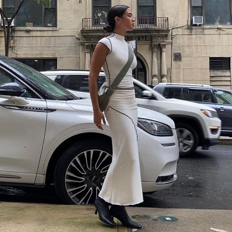 Round Neck Fitted Short Sleeve Top & Low-Waisted Color-Block Bodycon Long Skirt Set – Stylish 2-Piece Outfit for Women