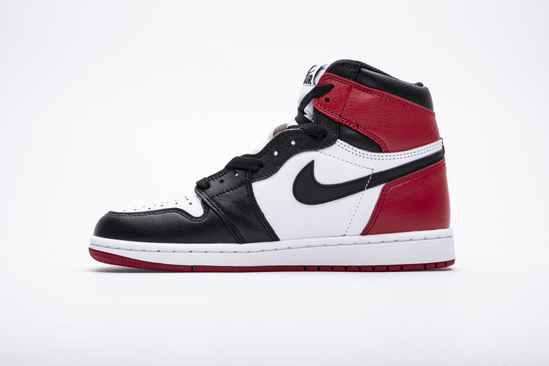Yes Sneaker Air Jordan 1 Retro Black Toe (2016) 555088-125