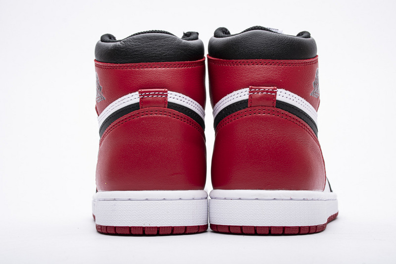 Yes Sneaker Air Jordan 1 Retro Black Toe (2016) 555088-125