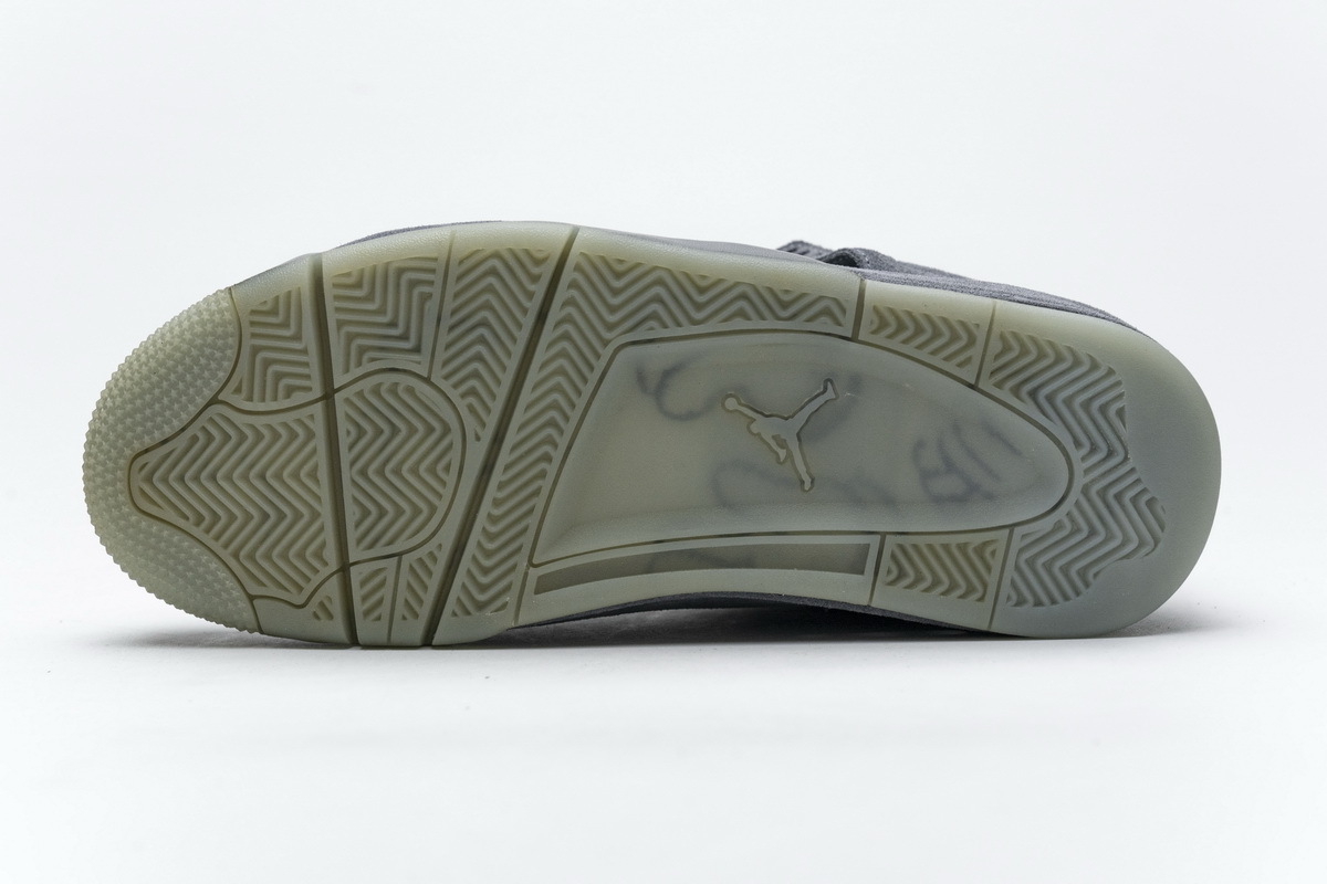 Yes Sneaker Air Jordan 4 Retro Kaws 930155-003