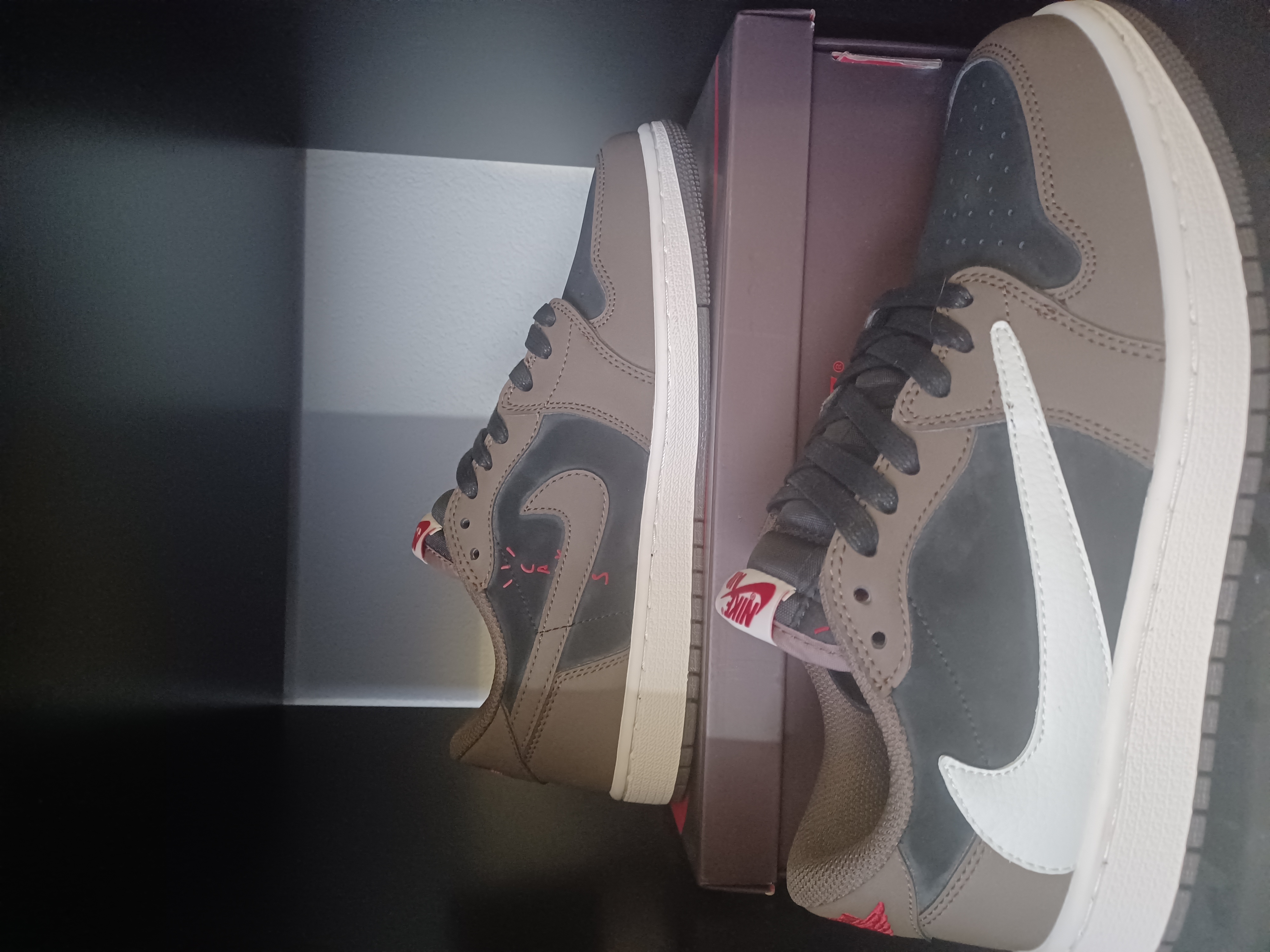 LJR Air Jordan 1 Retro Low OG SP Travis Scott CQ4277-001 review Livio