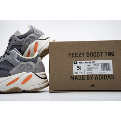 Yeezy Boost 700 Magnet FV9922 02