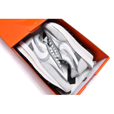 Nike LD Waffle sacai Summit White BV0073-100 02