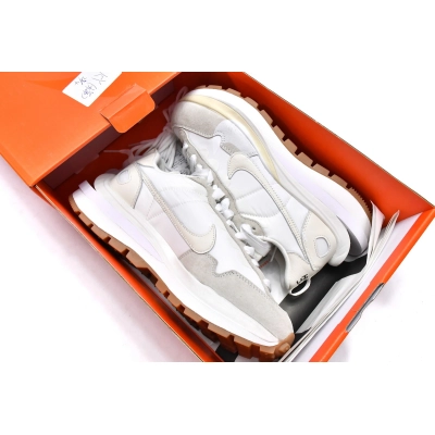 Nike Vaporwaffle sacai Sail Gum DD1875-100 02