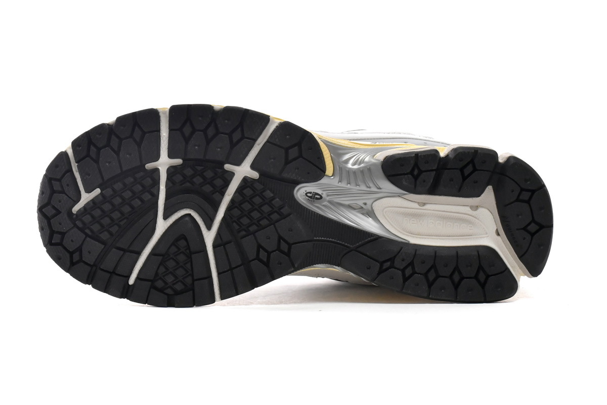 Coco Shoes New Balance 2002R Thisisneverthat White ML2002RT - Cocoshoesvip.net