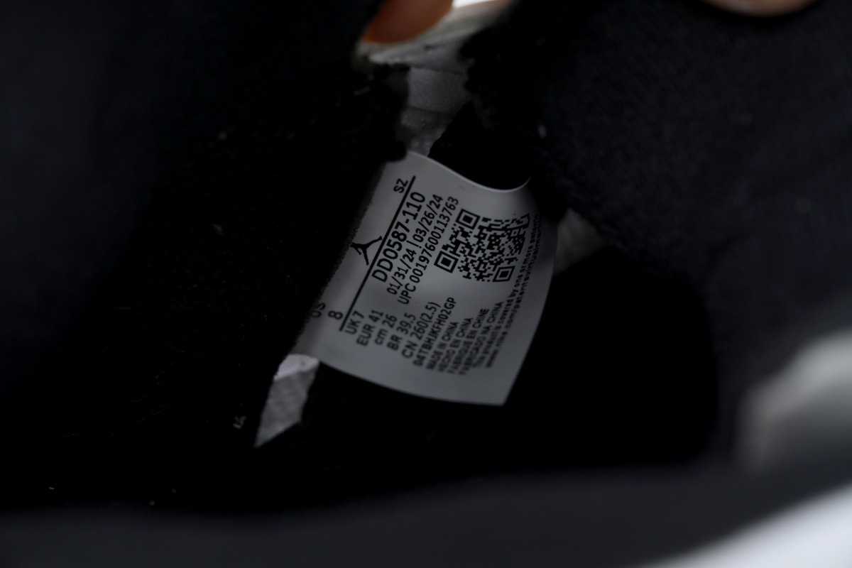 Air Jordan 5 Retro Reverse Metallic DD0587-110