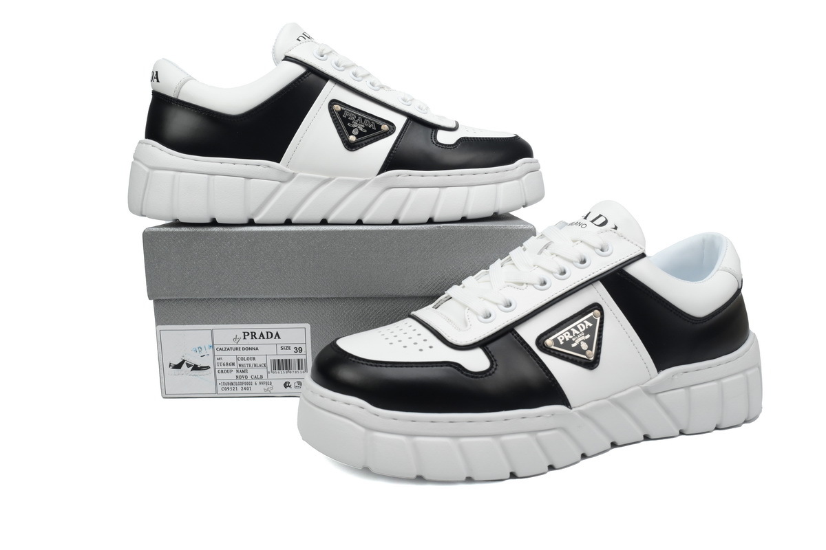 Prada Sneakers Sawtooth Black and White