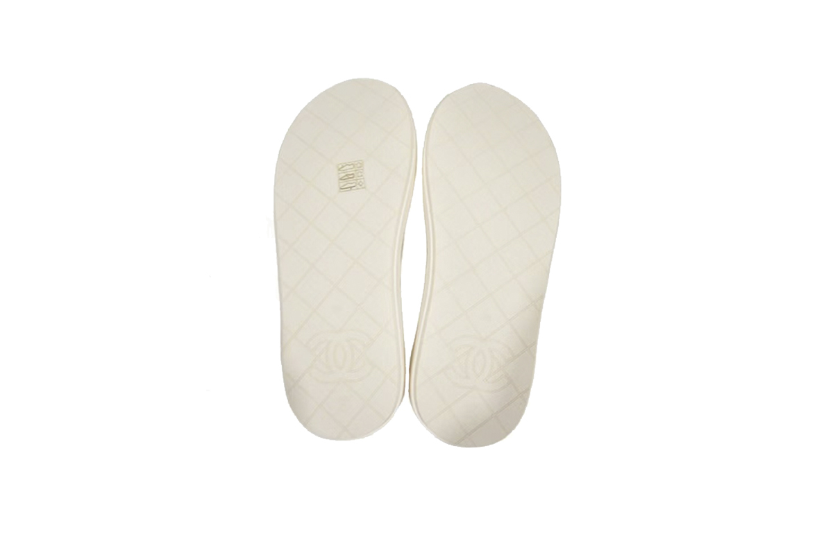 Chanel Lambskin Quilted Padded Charms Thong Sandals White G39860 X01000 0S687