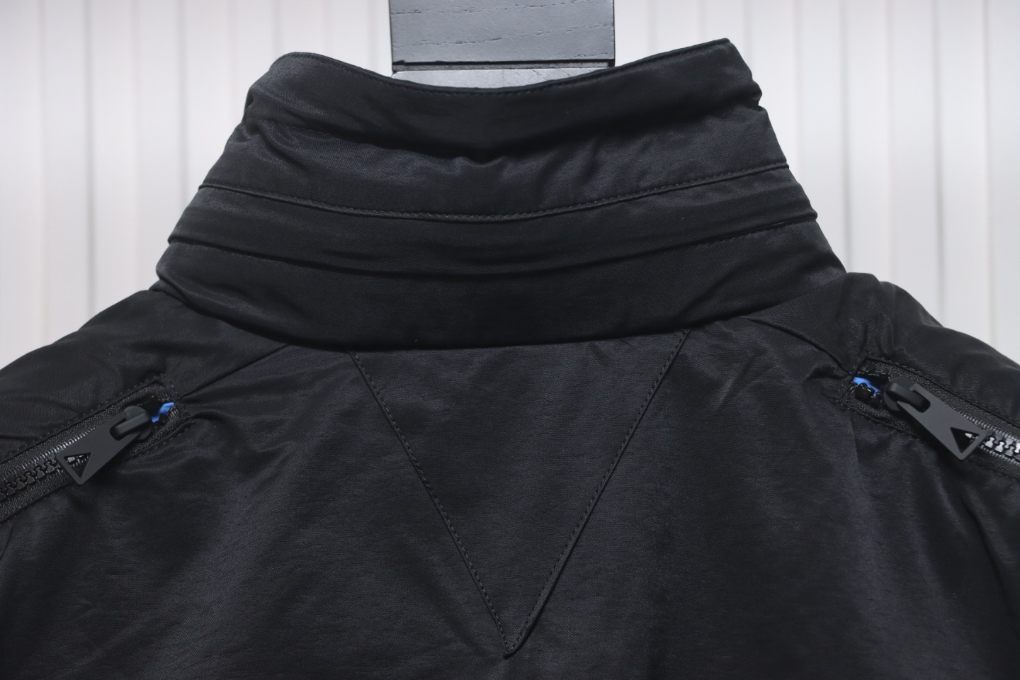 Bottega Veneta Contrasting Zipper Tech Nylon Jacket In Black