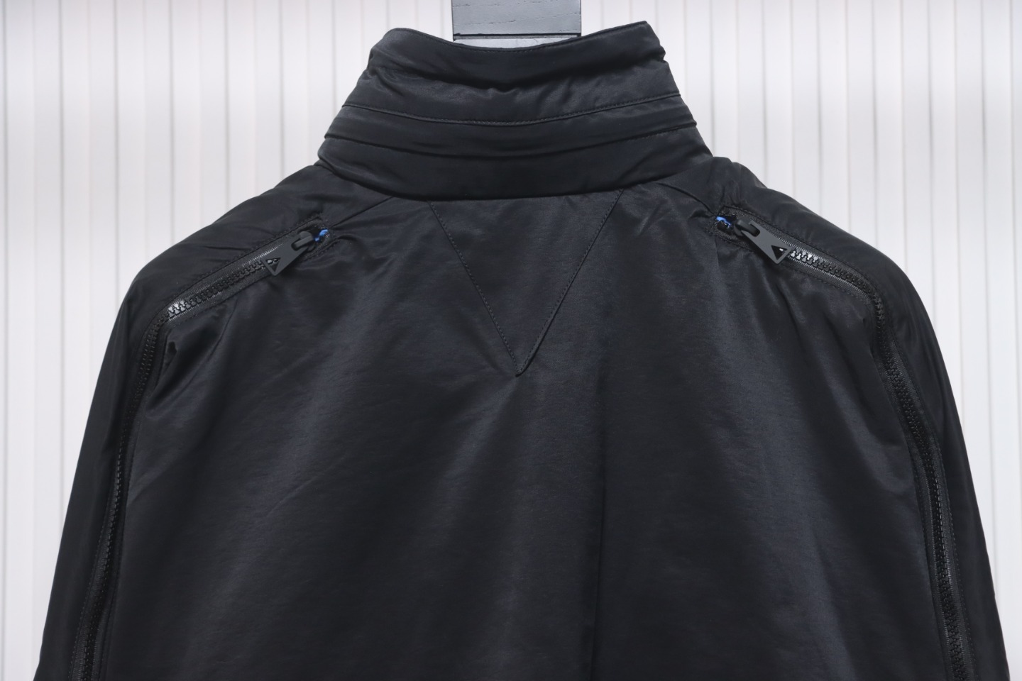 Bottega Veneta Contrasting Zipper Tech Nylon Jacket In Black