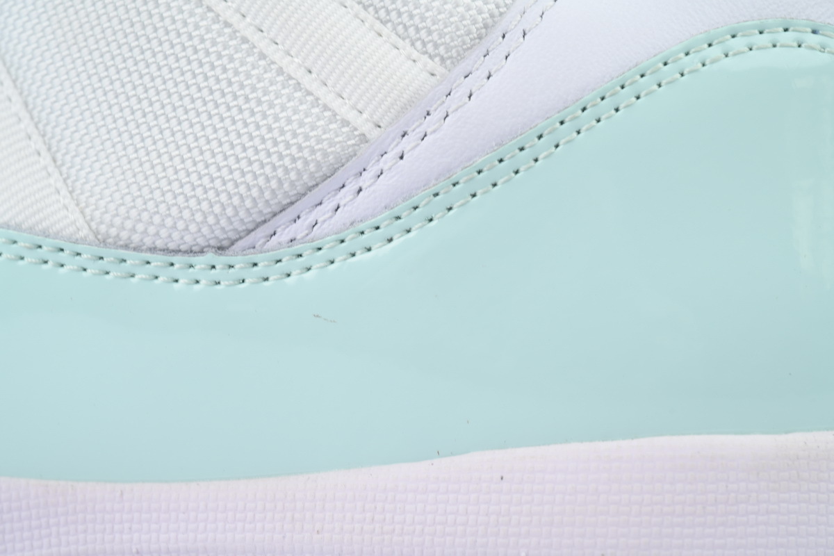 Air Jordan 11 Retro Low 'Igloo' AH7860-103