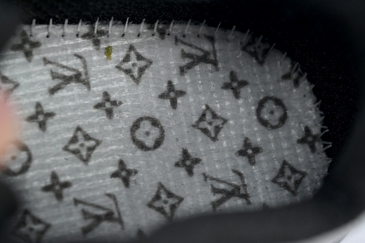 Louis Vuitton Runner Tatic Black Silver