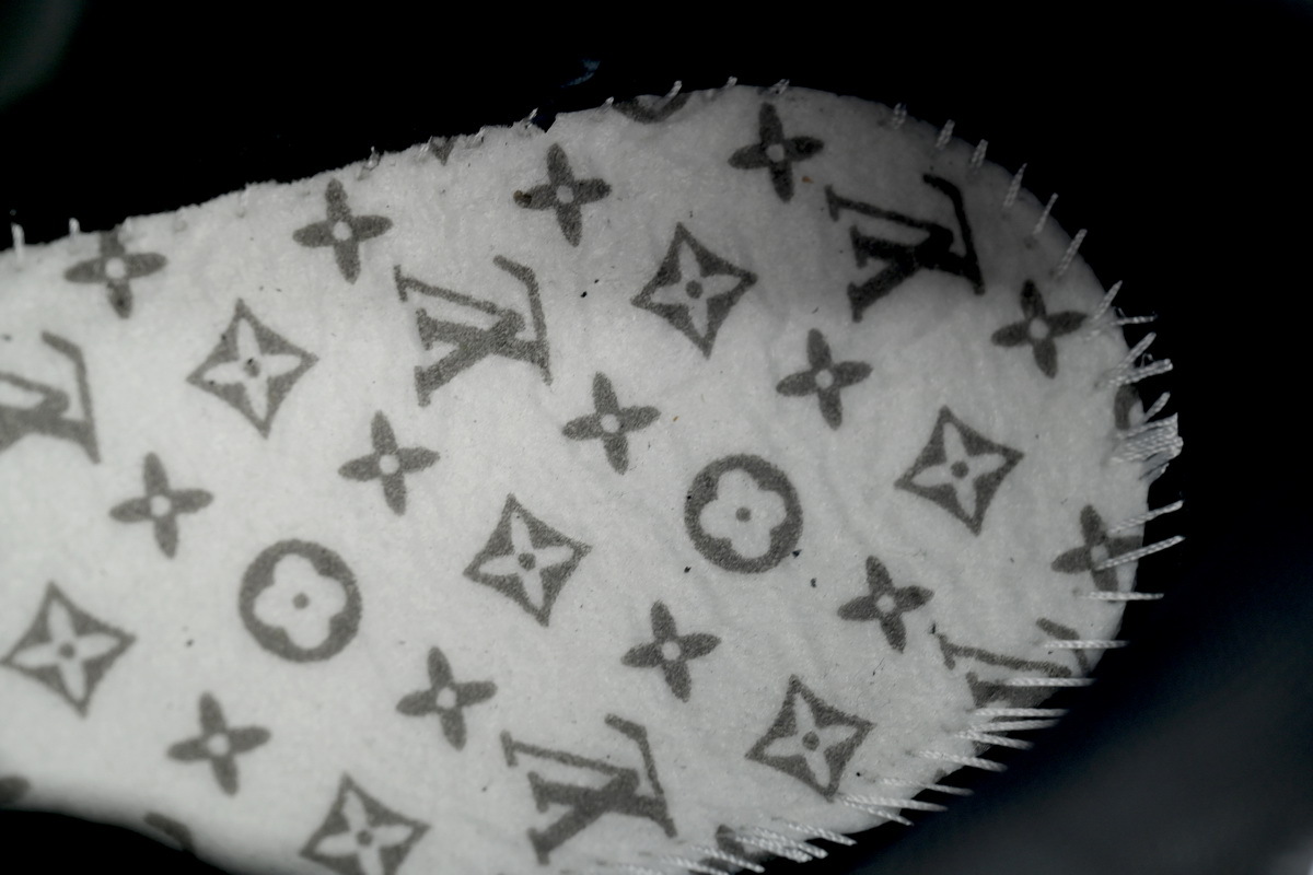 Louis Vuitton Runner Classic Sneaker Black 1AHST6