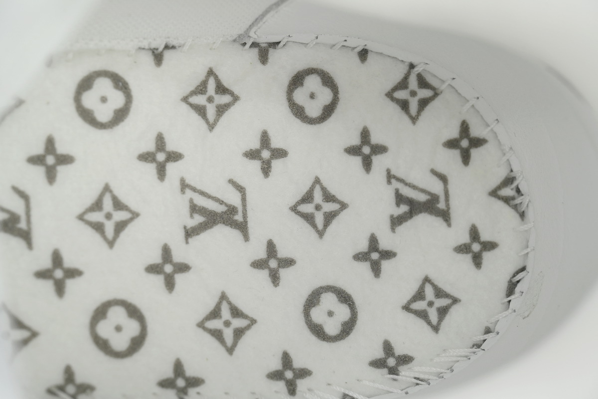 Louis Vuitton Runner Classic Sneaker White Green 1AHSUG