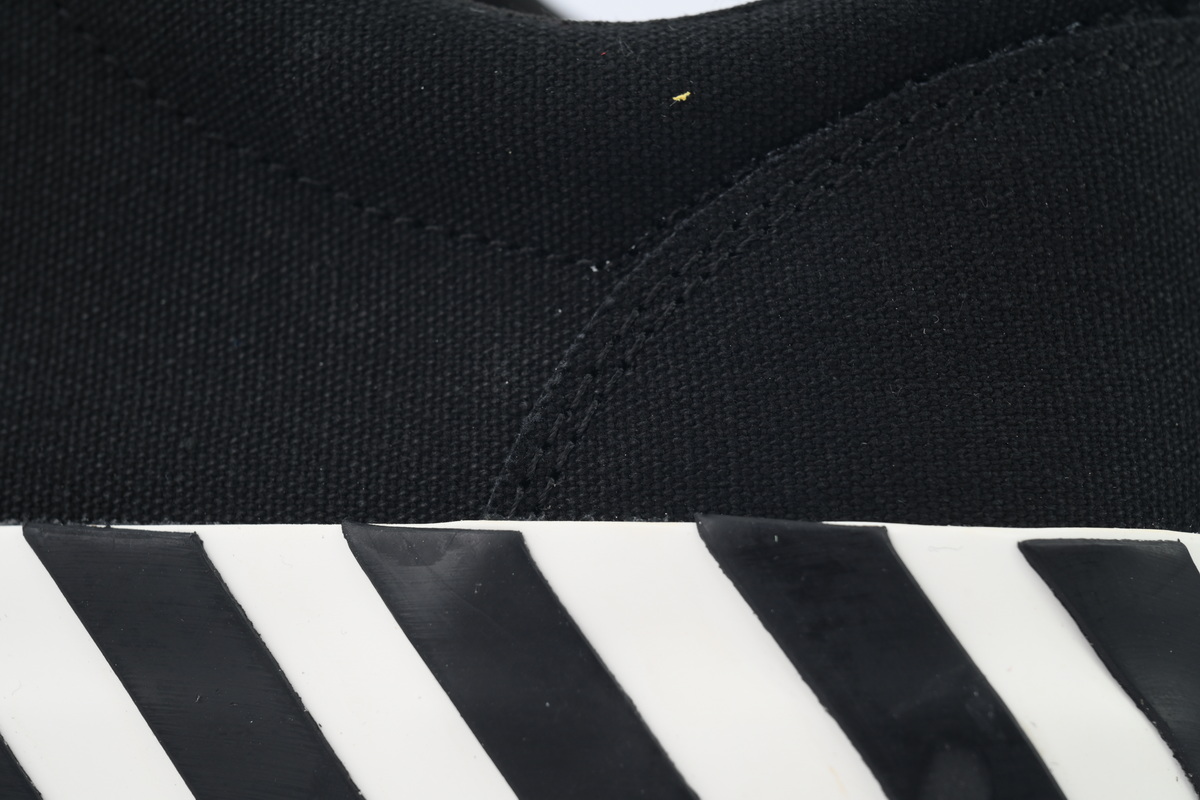 Off-White Vulc Low Black OWIA272C99FAB0011001