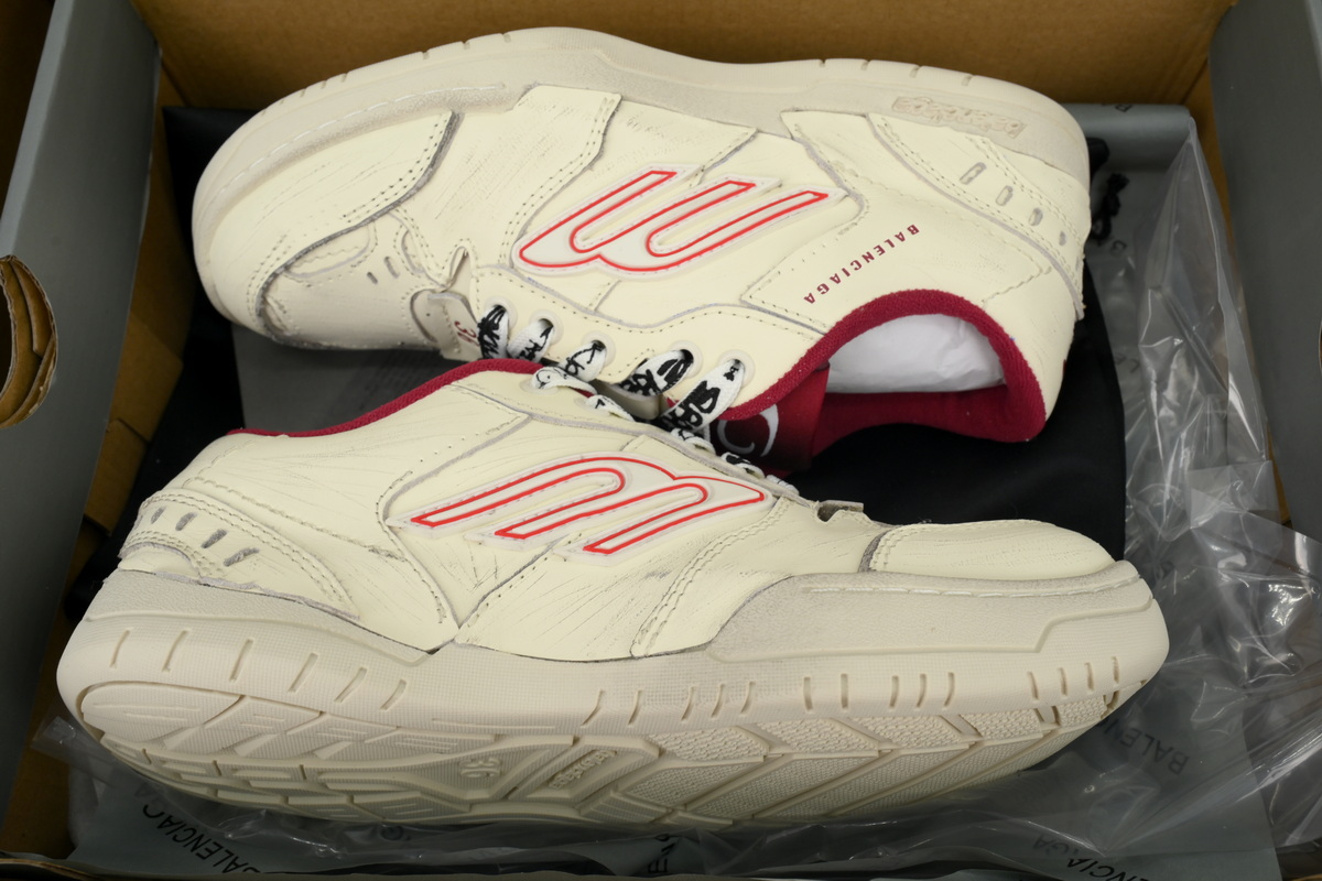 Balenciaga Hamptons Worn-out Trainers Beige Red 841765 WCURB 9141