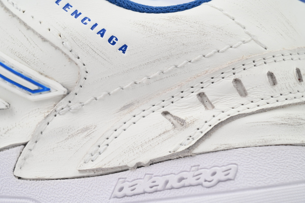 Balenciaga Hamptons Worn-out Trainers White Skyblue 841765 WCURB 9141
