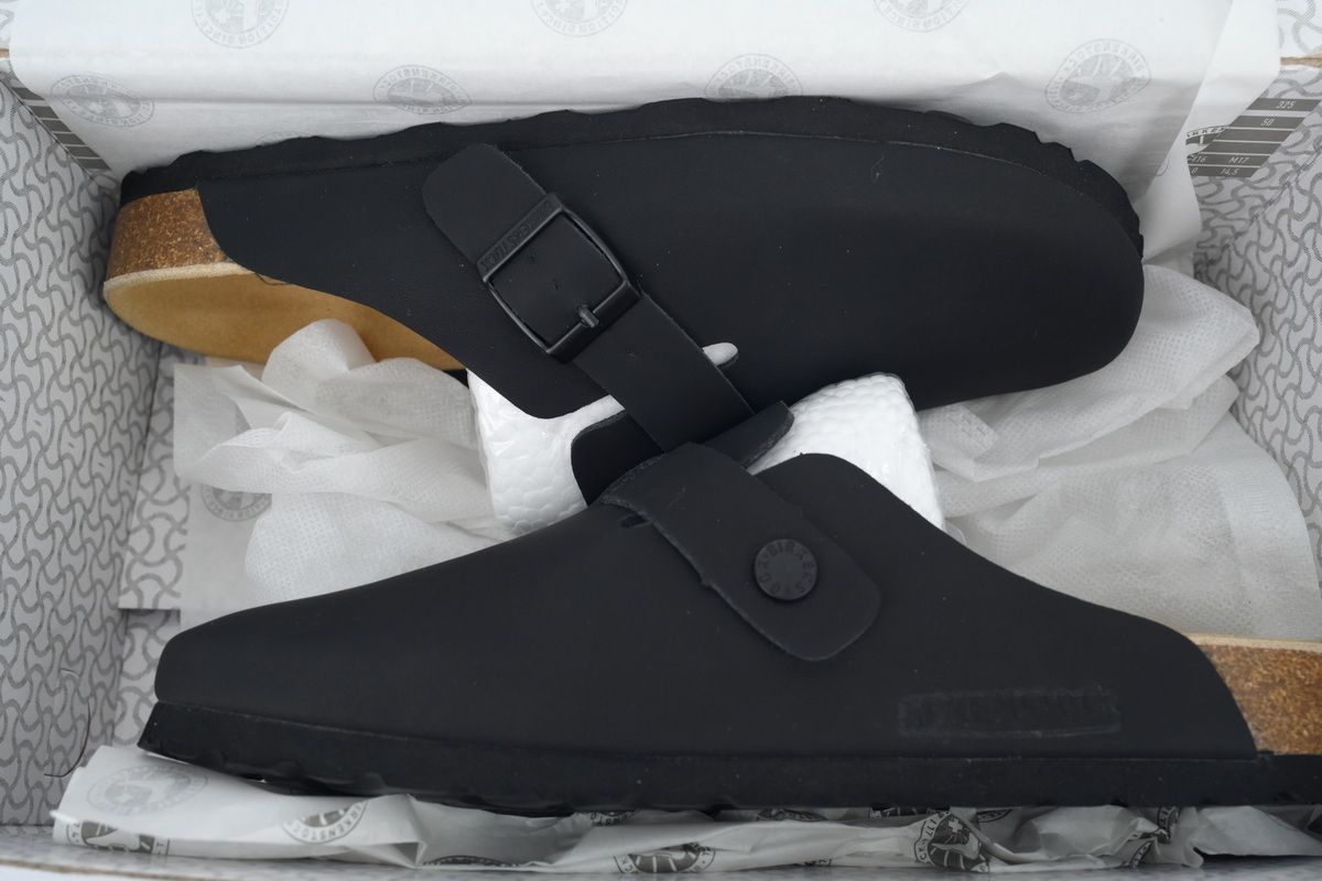 Birkenstock Boston Soft Footbed Black Oil Surface