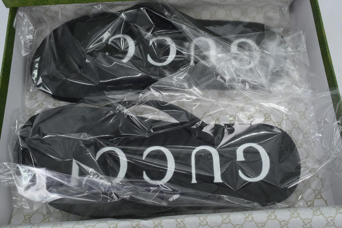 Gucci Flip Flops Logo Bottom Black