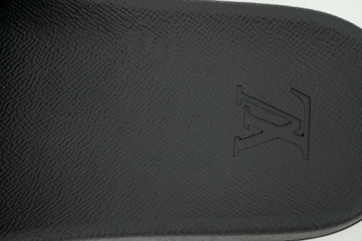 Louis Vuitton Waterfront Mule Black Iridescent 1A7WHU