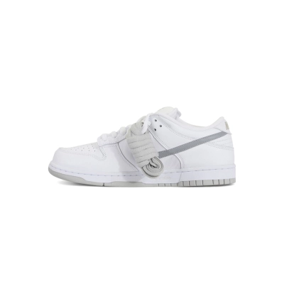 Nike SB Dunk Low Supreme 94 White Metallic Silver 01