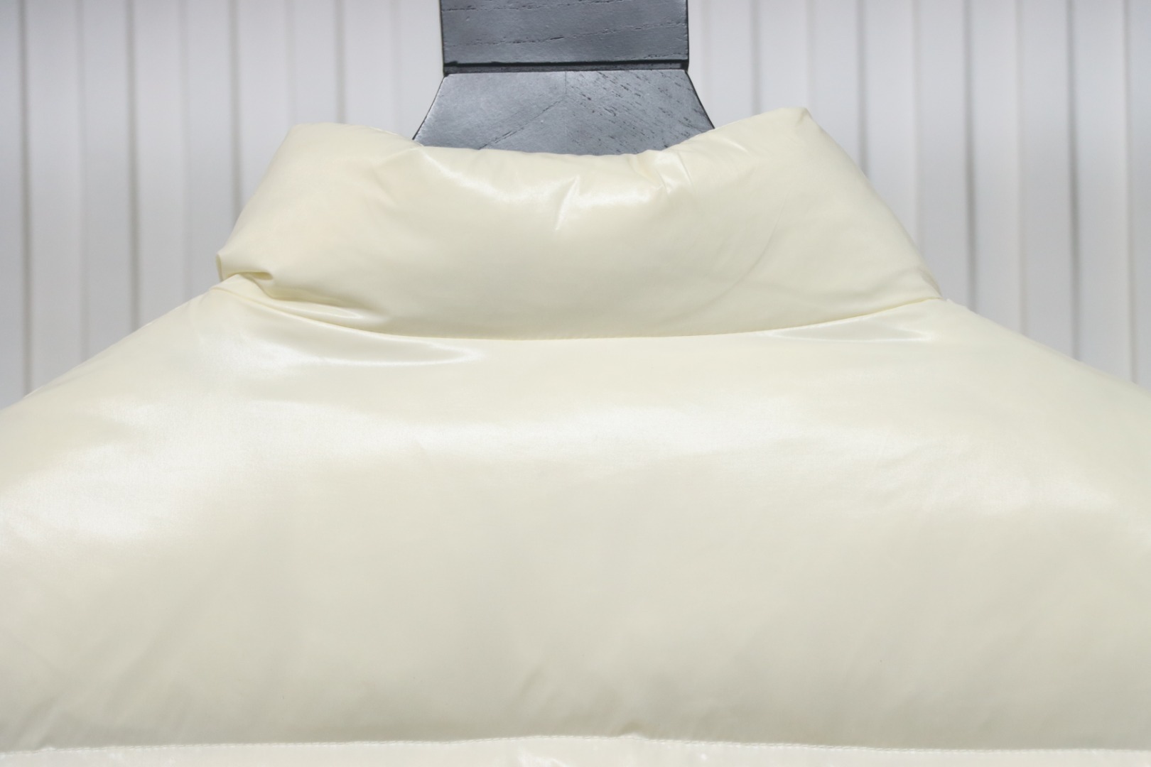 Moncler Abbadia Short Down Jacket White