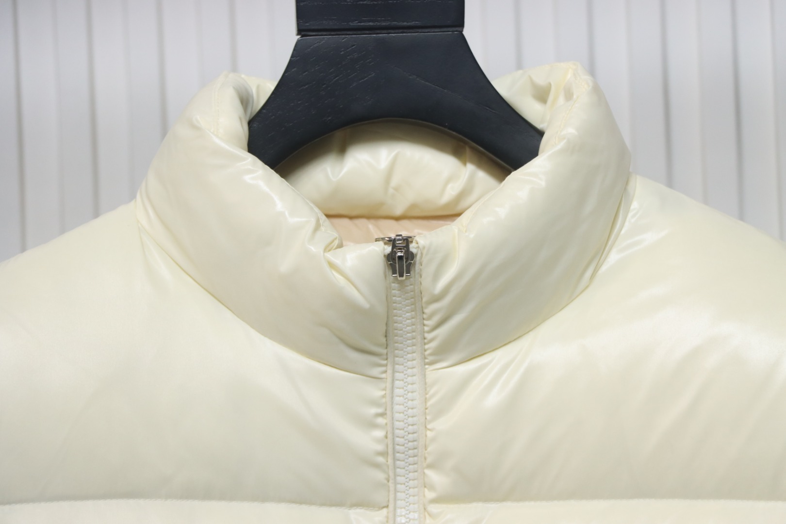 Moncler Abbadia Short Down Jacket White