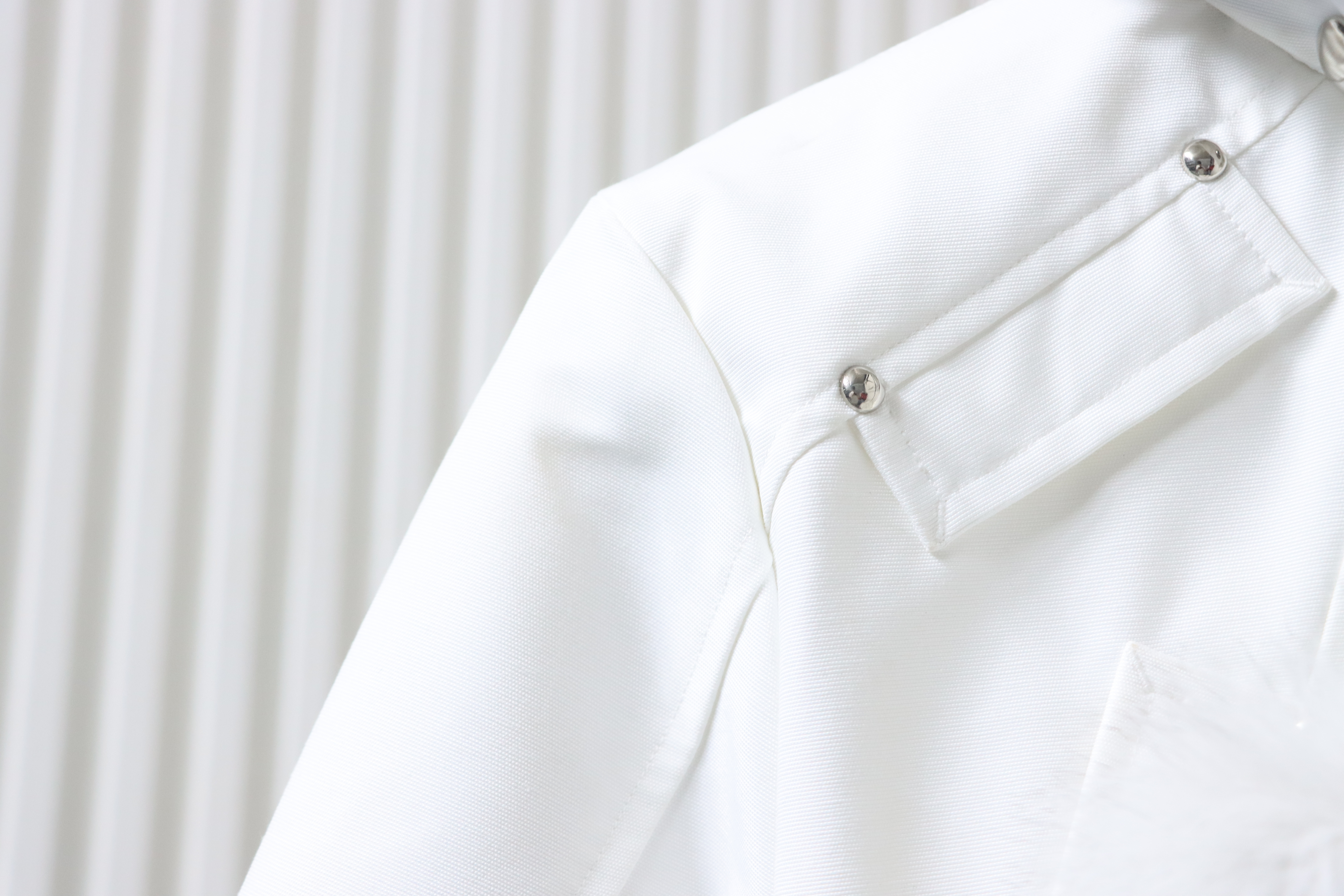 Moose Knuckles Debbie Shearling Bomber Jacket White With A Pom-Pom（Women's）