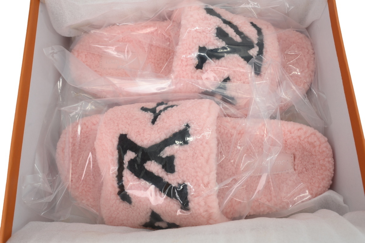 Louis Vuitton Bom Dia Shearling Flate Slippers Pink