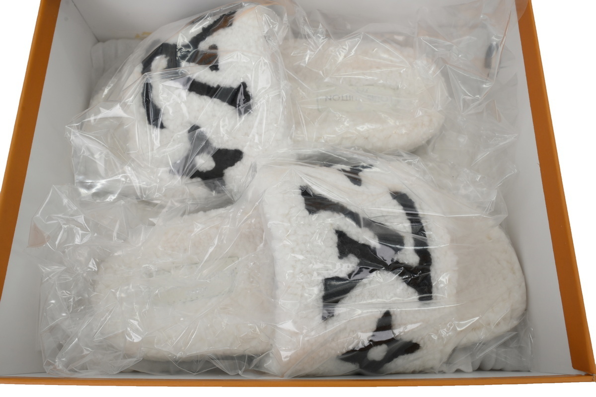 Louis Vuitton Bom Dia Shearling Flate Slippers White