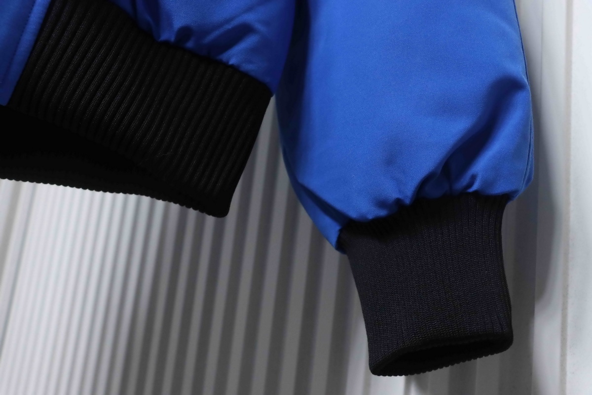 Canada Goose Chilliwack Bomber Jacket Short Down Jacket PBI Blue