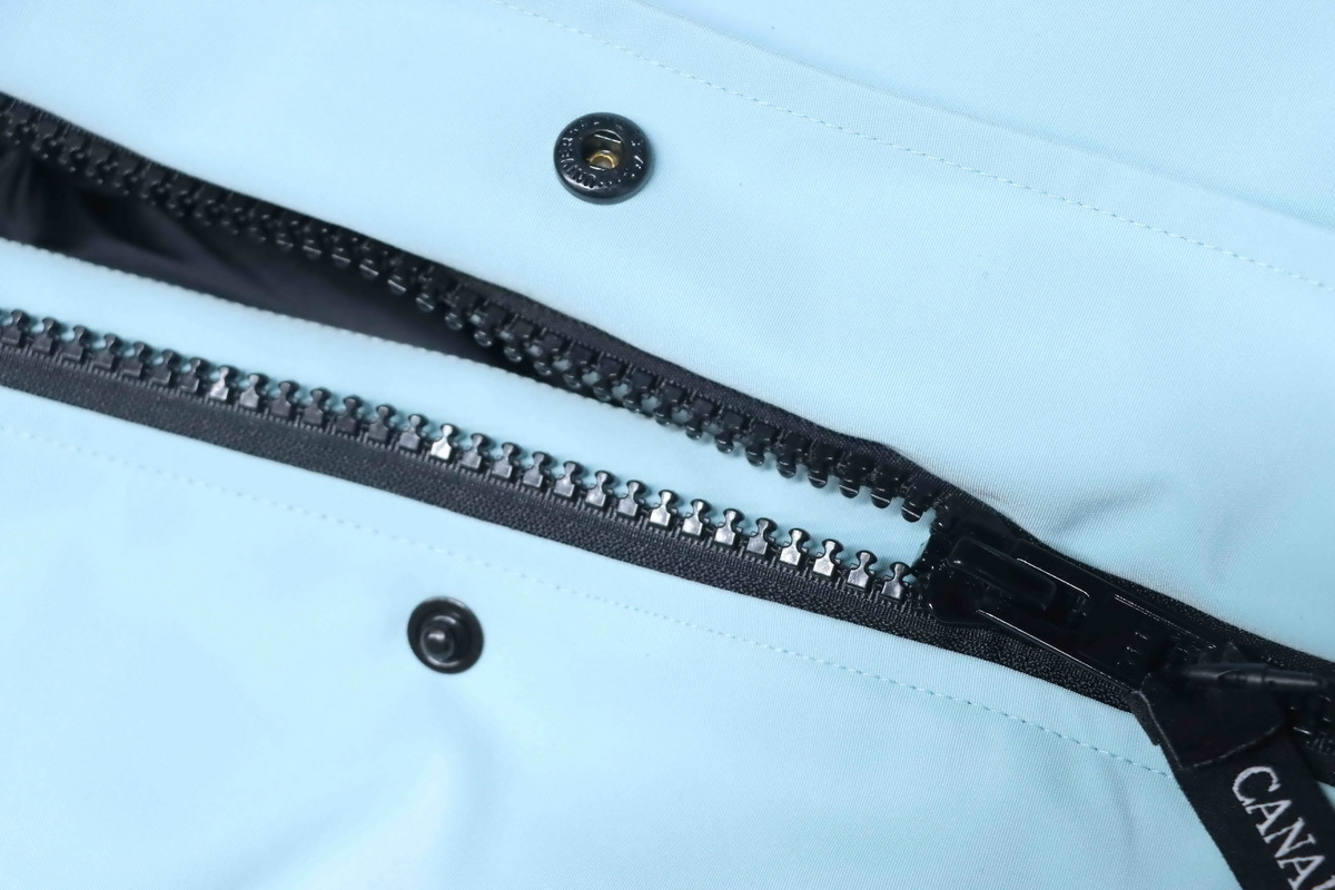 Canada Goose Chilliwack Bomber Jacket Short Down Jacket Sky Blue