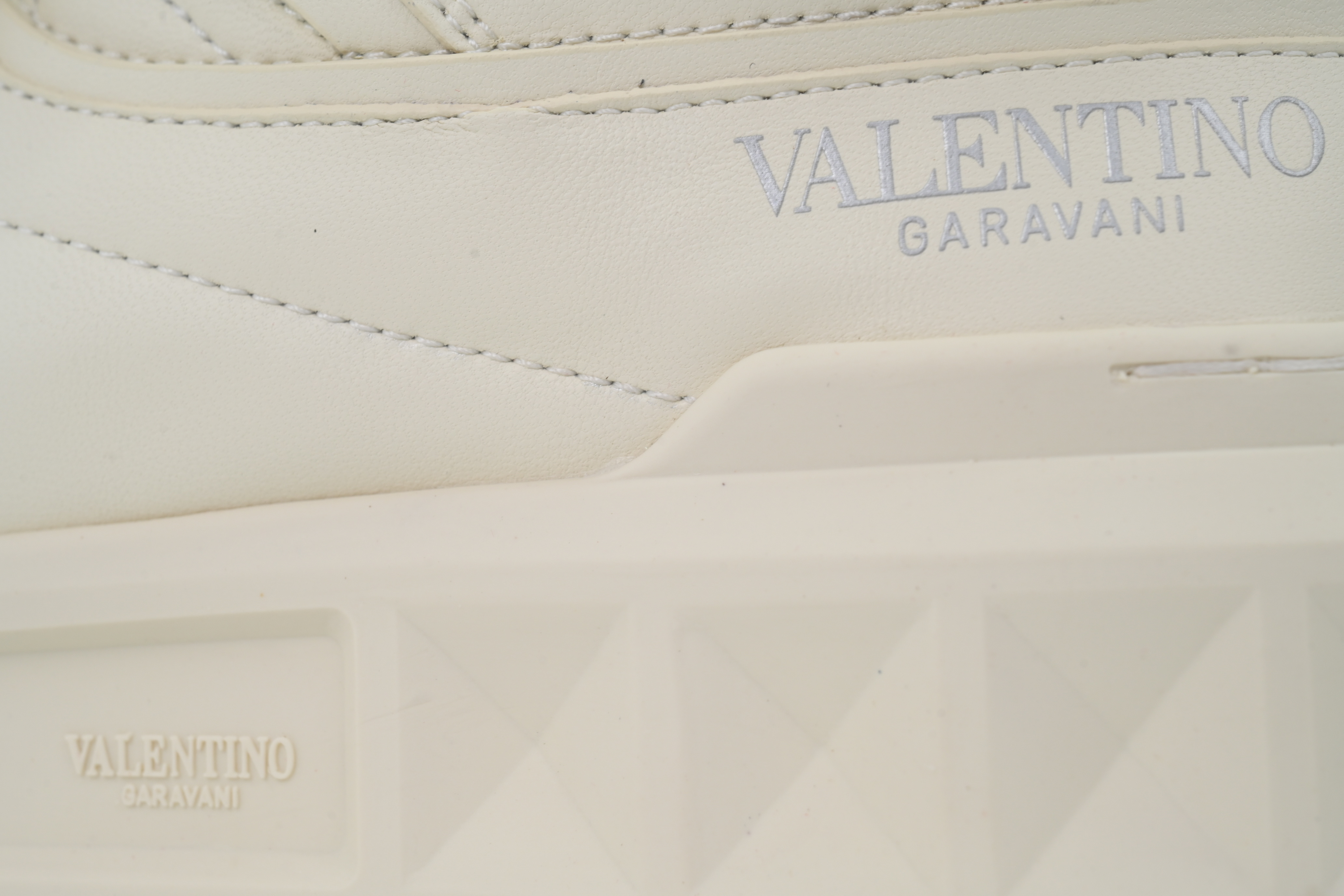 Valentino Garavani Low Top Chunky Sneakers Leather Beige