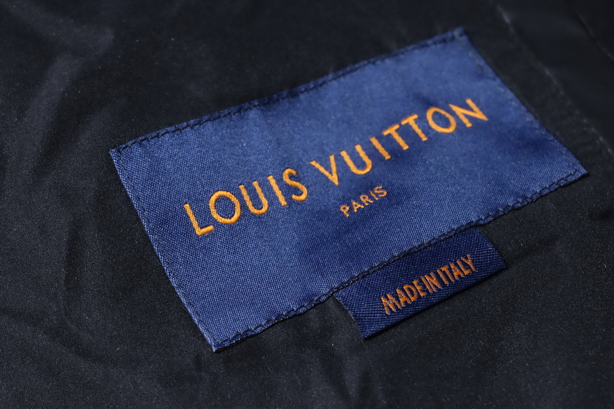 Louis Vuitton Short Padded Cotton Jacket With Stand Collar & Elastic Cuffs & Embossed Zipper & Black