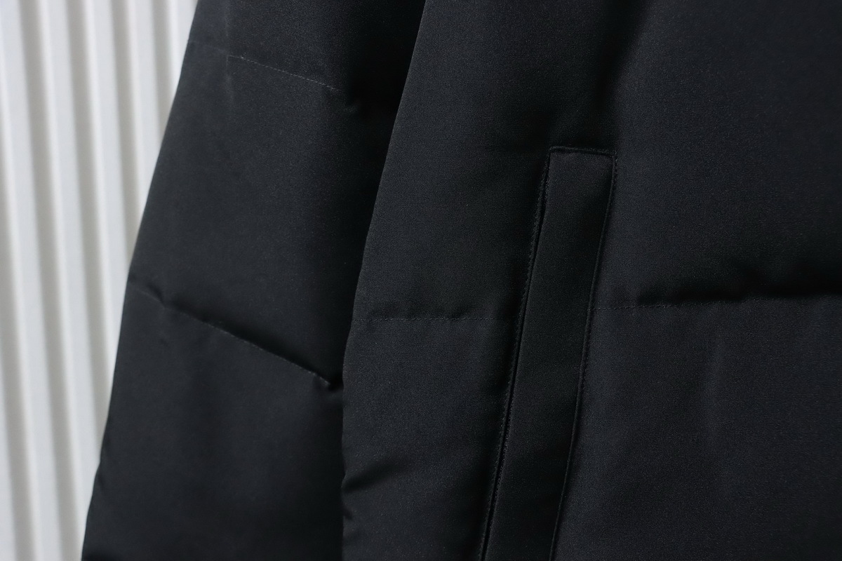 Canada Goose MacMillan Parka Black Down Jacket With Red Label