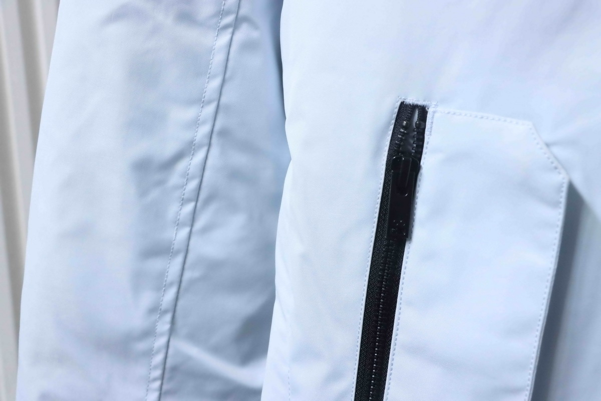 Moose Knuckles Multi-pocket Down Jacket Blue